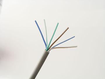 PVC-Hüllen-entfernen das mehradrige Telefonkabel, das zur Verbindung einfach ist und